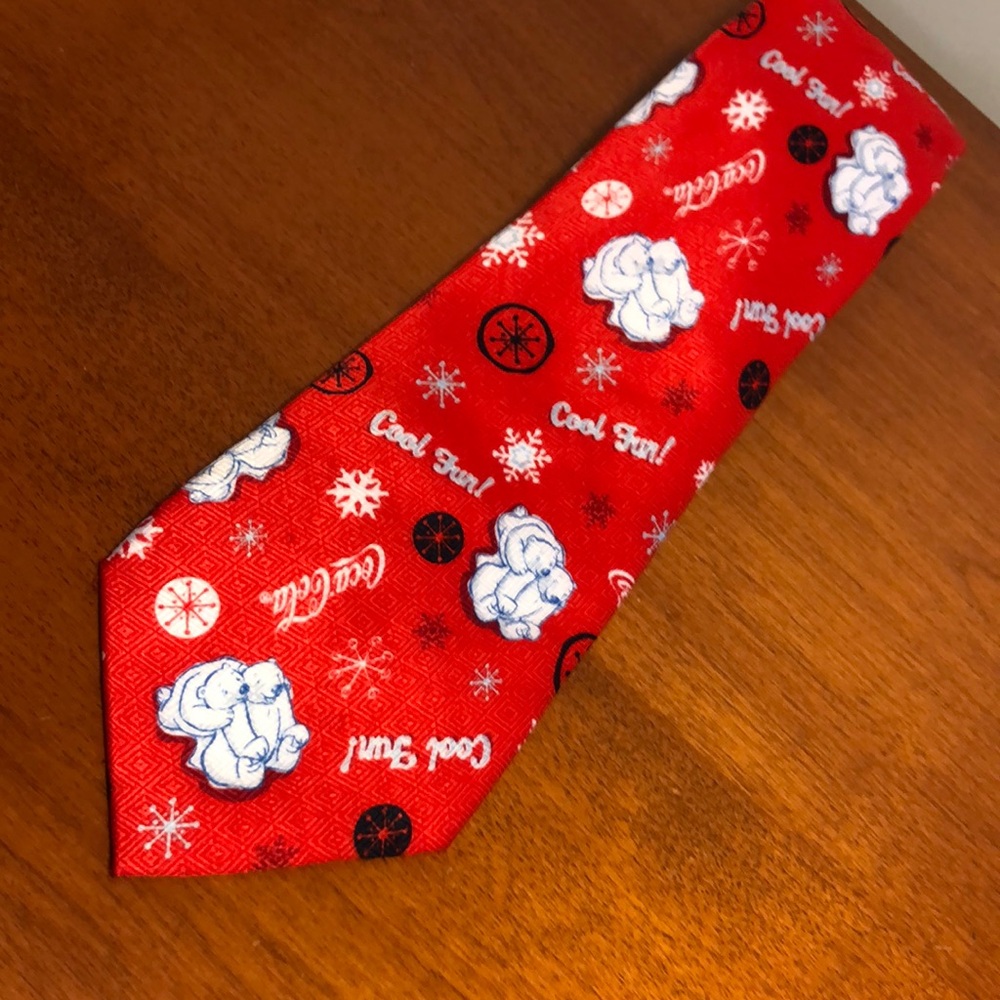 Red Snowflake Patterned Tie